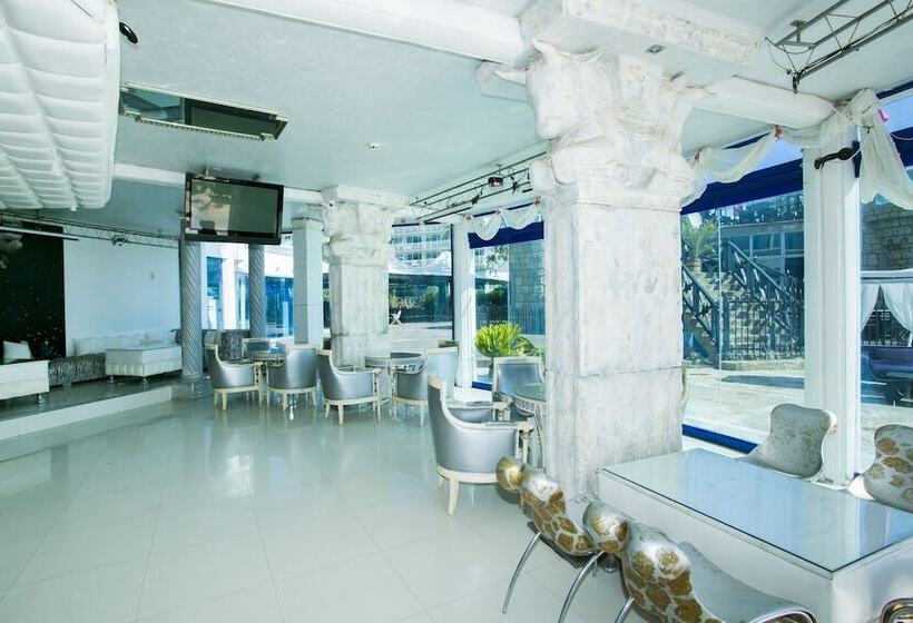 فندق Chaika Beach Resort