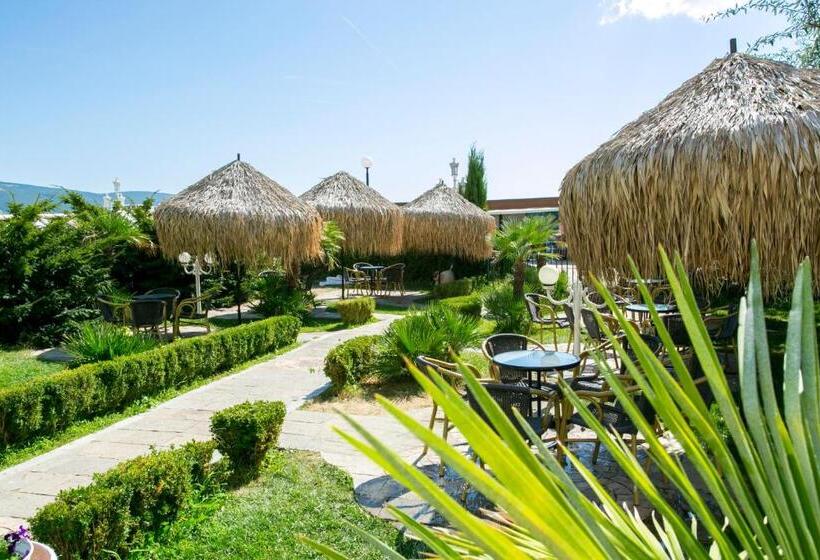 فندق Chaika Beach Resort