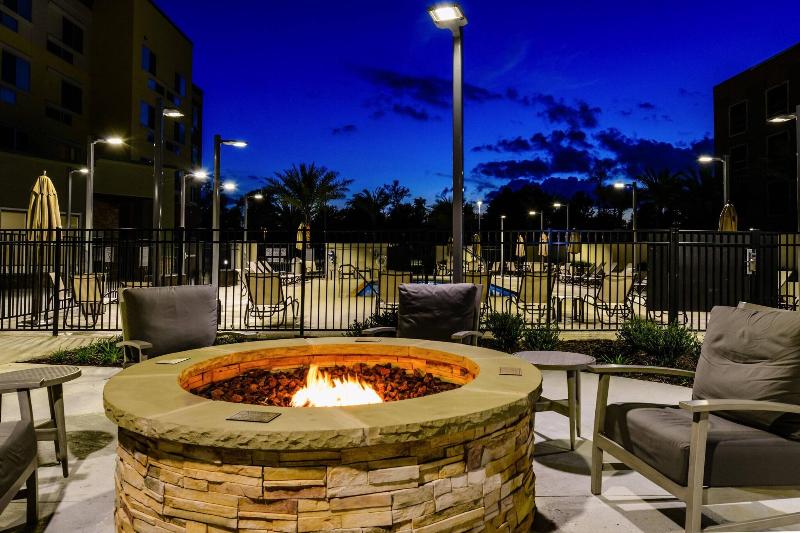 هتل Courtyard Lake Charles