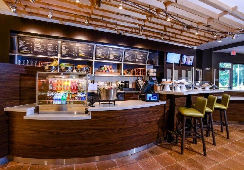 هتل Courtyard Lake Charles