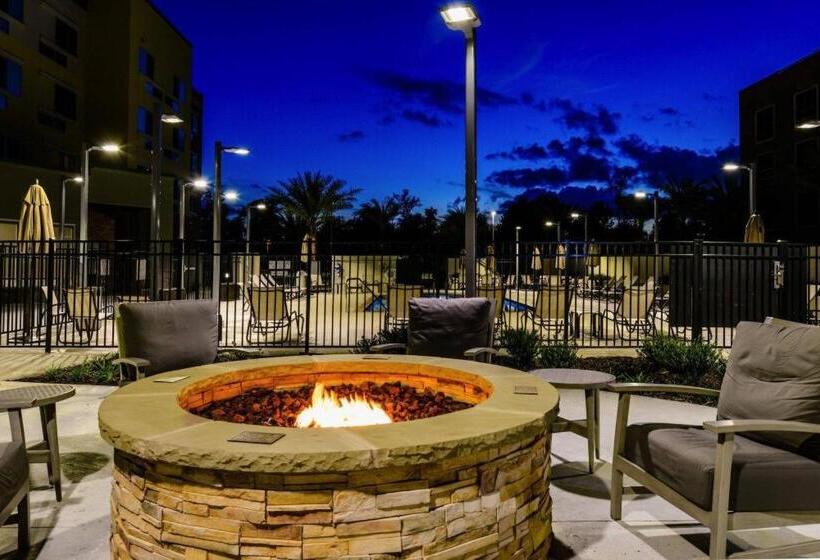 هتل Courtyard Lake Charles