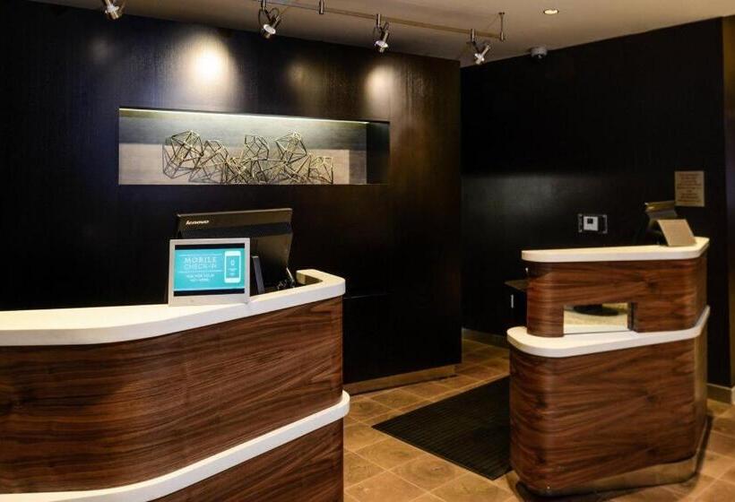 هتل Courtyard Lake Charles