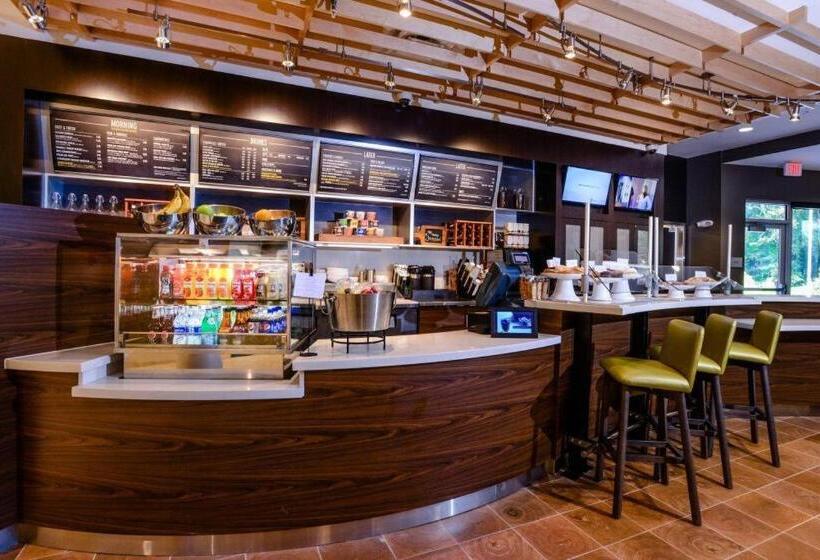 هتل Courtyard Lake Charles