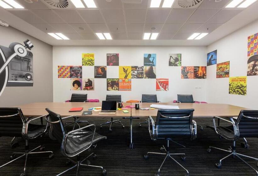 East Hotel And Apartments