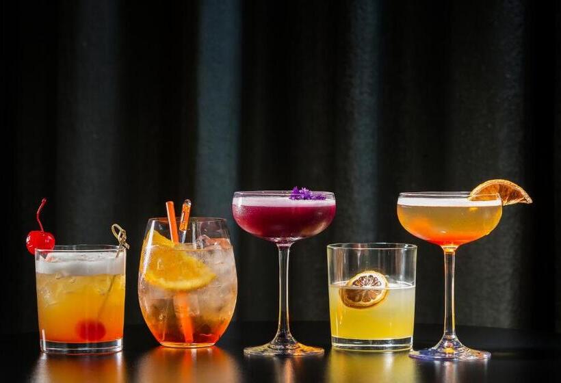 East Hotel And Apartments