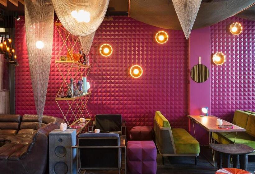 East Hotel And Apartments