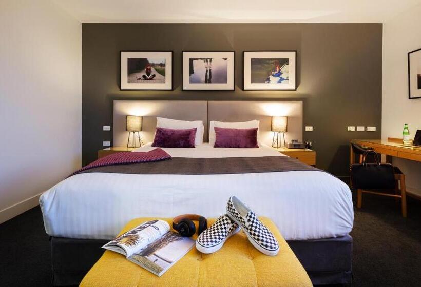 East Hotel And Apartments