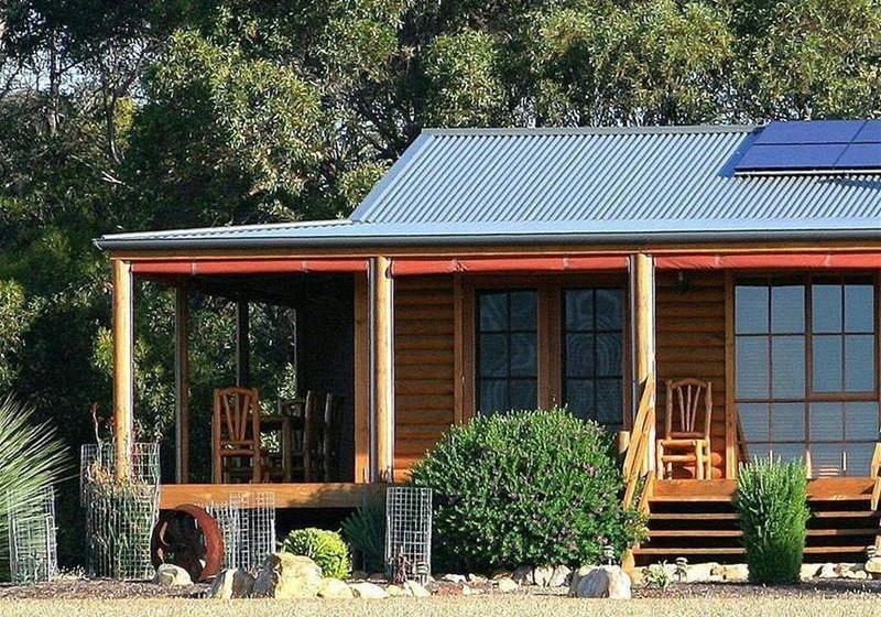 Отель Eleanor River Homestead