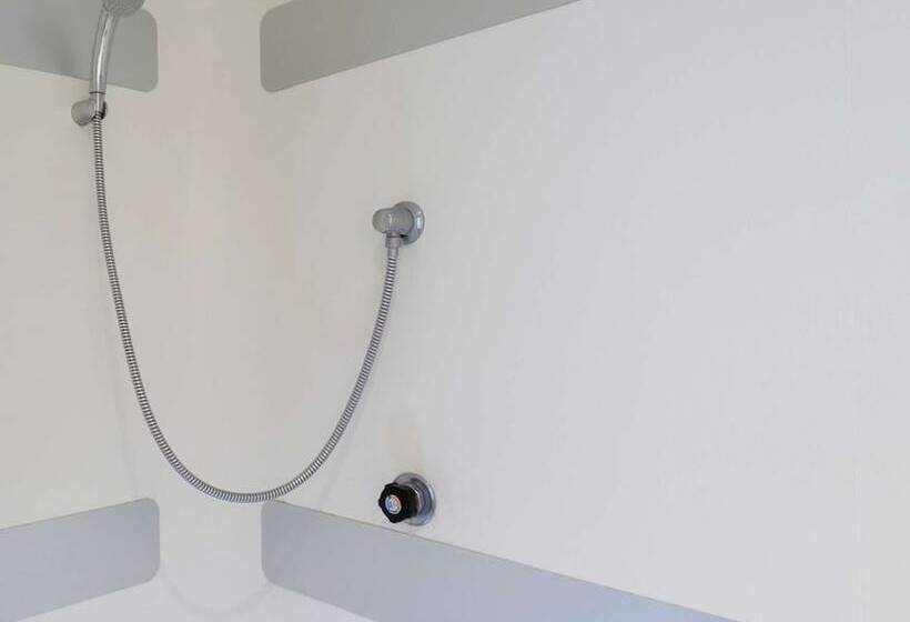 F1 Annemasse Hotel Renove