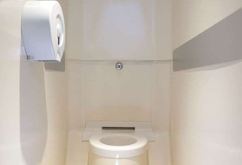 F1 Annemasse Hotel Renove