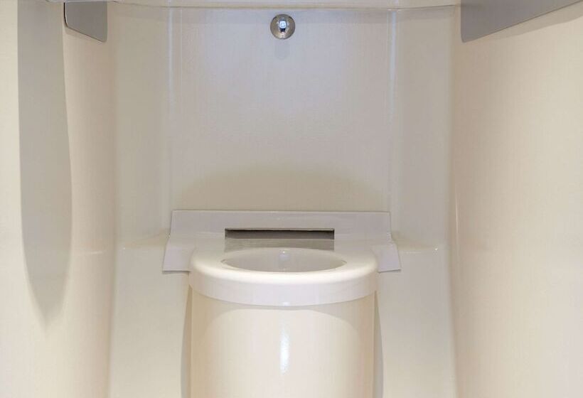 F1 Annemasse Hotel Renove