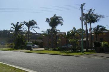 Fotos del hotel Fronds Holiday Apartments:  4