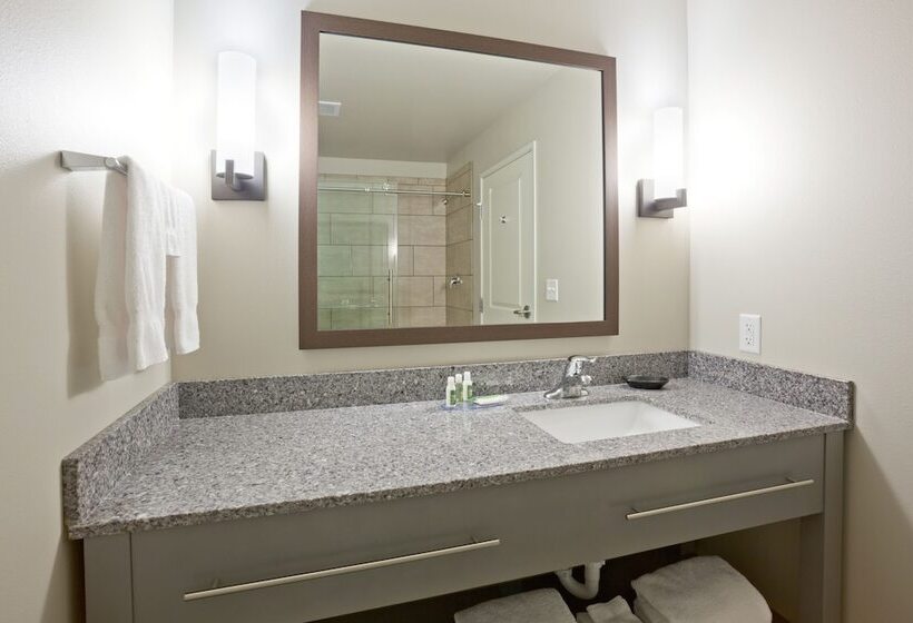 Grandstay Hotel & Suites Valley City