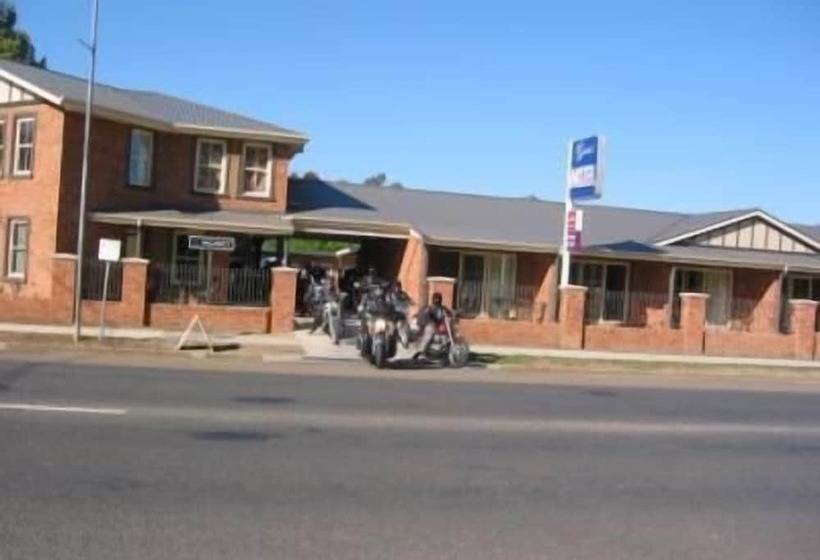 Отель Gundagai Gabriel Motor Inn