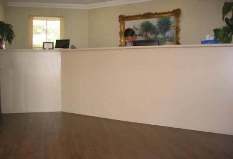 Отель Gundagai Gabriel Motor Inn