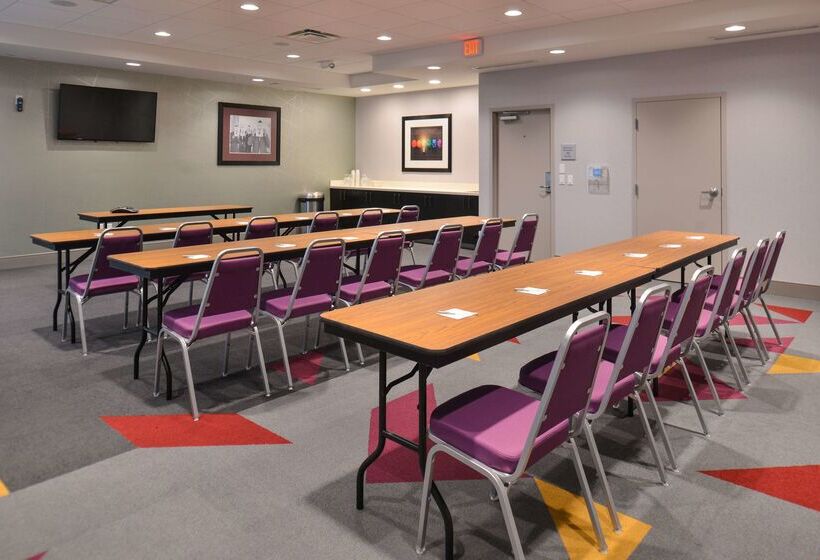 فندق Hampton Inn & Suites Ames