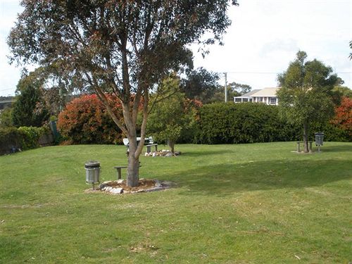 فندق Hillcrest Tourist Park Cabin