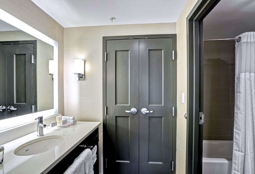 فندق Homewood Suites By Hilton Boston Brooklinelongwood Medical