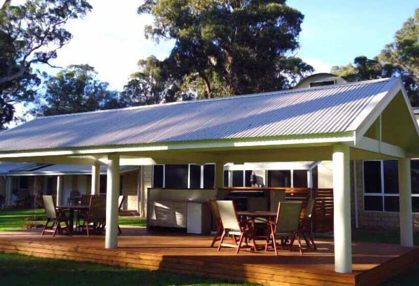 هتل Inn The Tuarts Guest Lodge