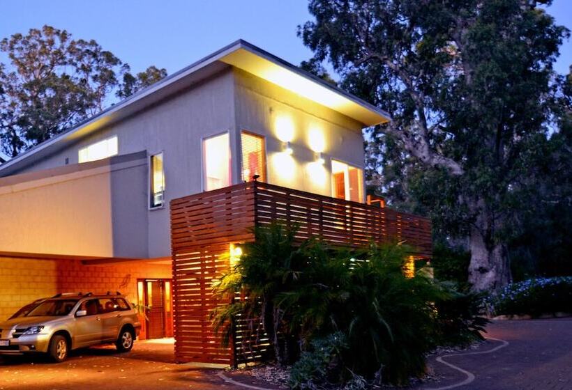 בית מלון כפרי Inn The Tuarts Guest Lodge