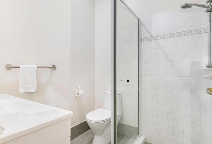 هتل Inn The Tuarts Guest Lodge