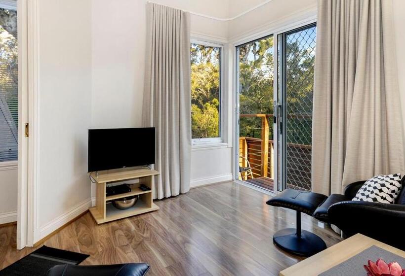 בית מלון כפרי Inn The Tuarts Guest Lodge