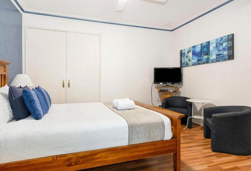 هتل Inn The Tuarts Guest Lodge