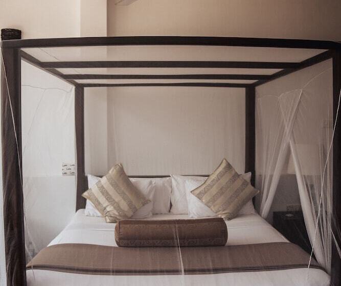 Отель Jasper House