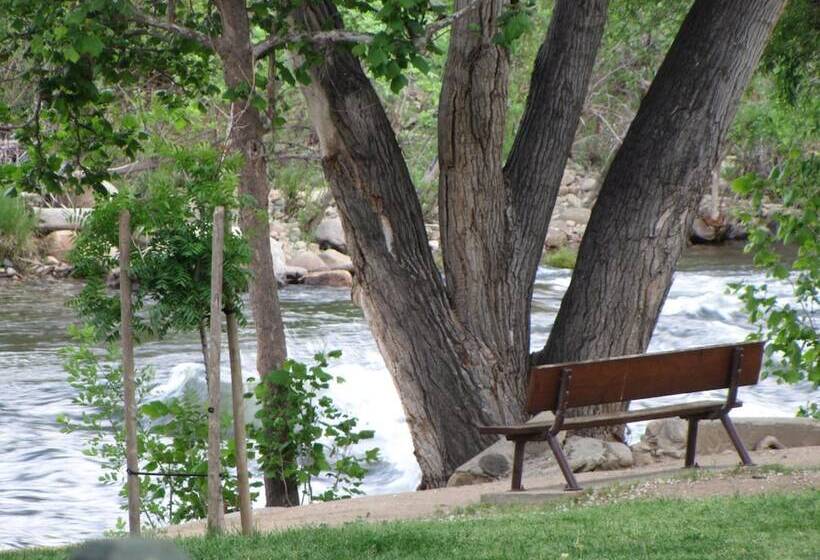 호텔 Kern Riverfront Lodge