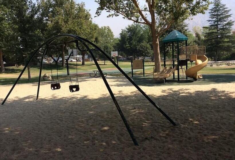 호텔 Kern Riverfront Lodge