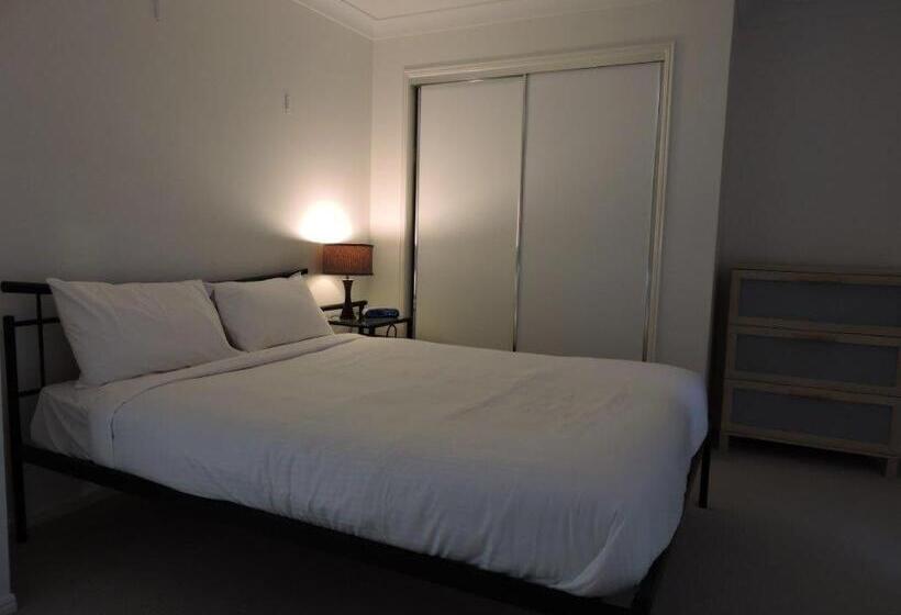 בית מלון כפרי Koola Beach Apartments Bargara