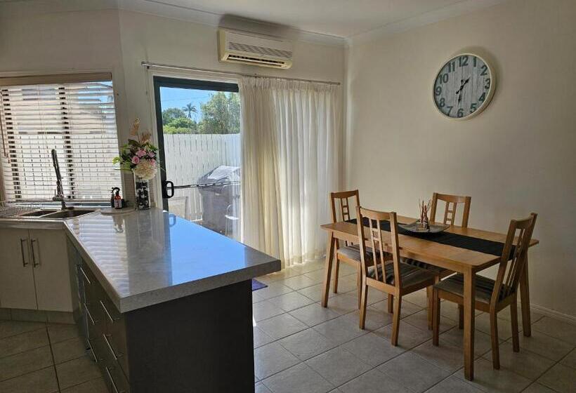 בית מלון כפרי Koola Beach Apartments Bargara