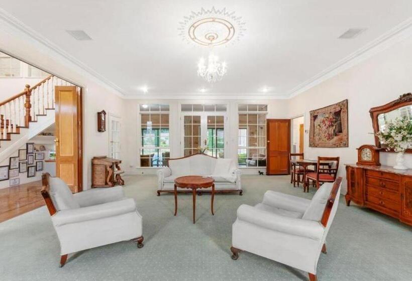 هتل Montfort Manor