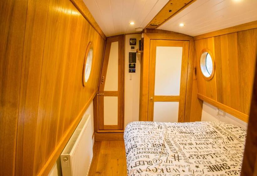 호텔 Narrowboat Puzzle