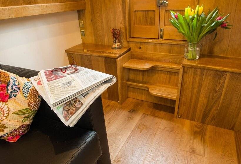 호텔 Narrowboat Puzzle