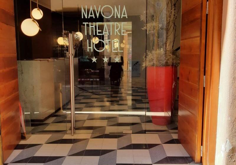 בית מלון כפרי Navona Theatre