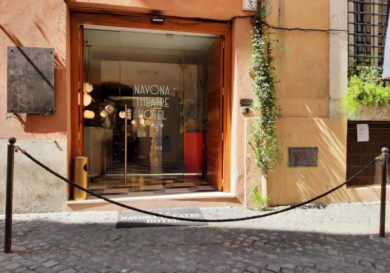 בית מלון כפרי Navona Theatre