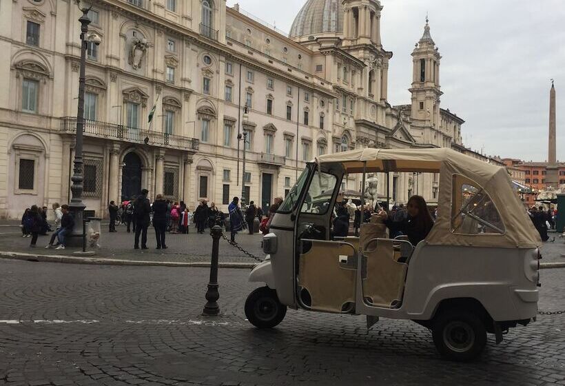 בית מלון כפרי Navona Theatre