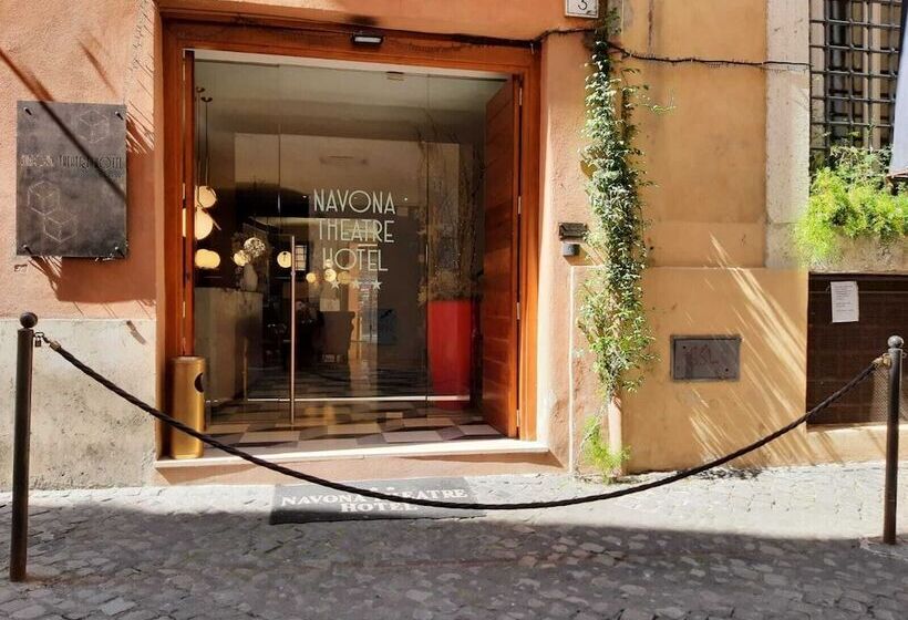 בית מלון כפרי Navona Theatre
