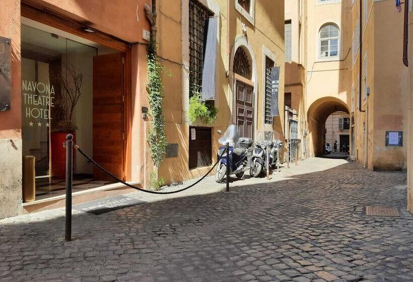 בית מלון כפרי Navona Theatre