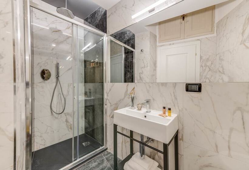 בית מלון כפרי Navona Theatre