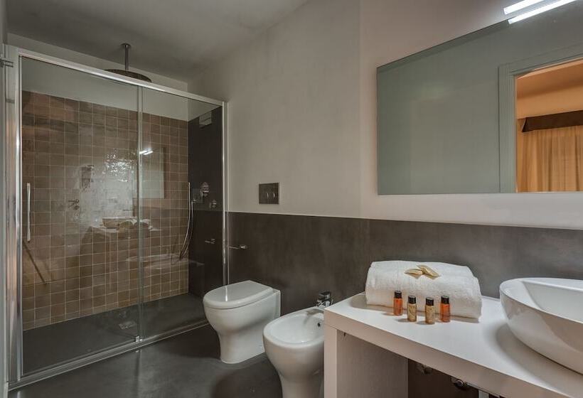 בית מלון כפרי Navona Theatre