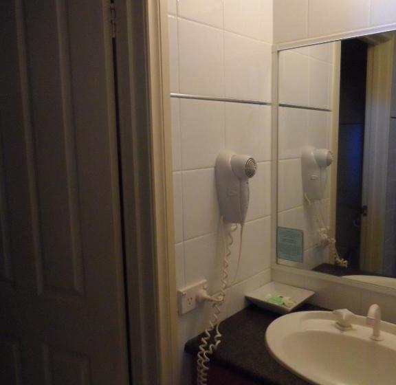 هتل Nireeda Apartments On Clare