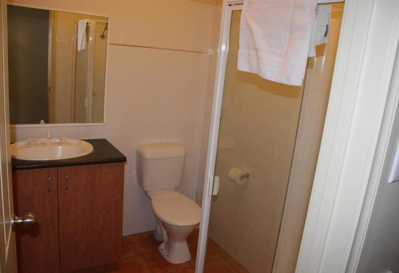 هتل Nireeda Apartments On Clare