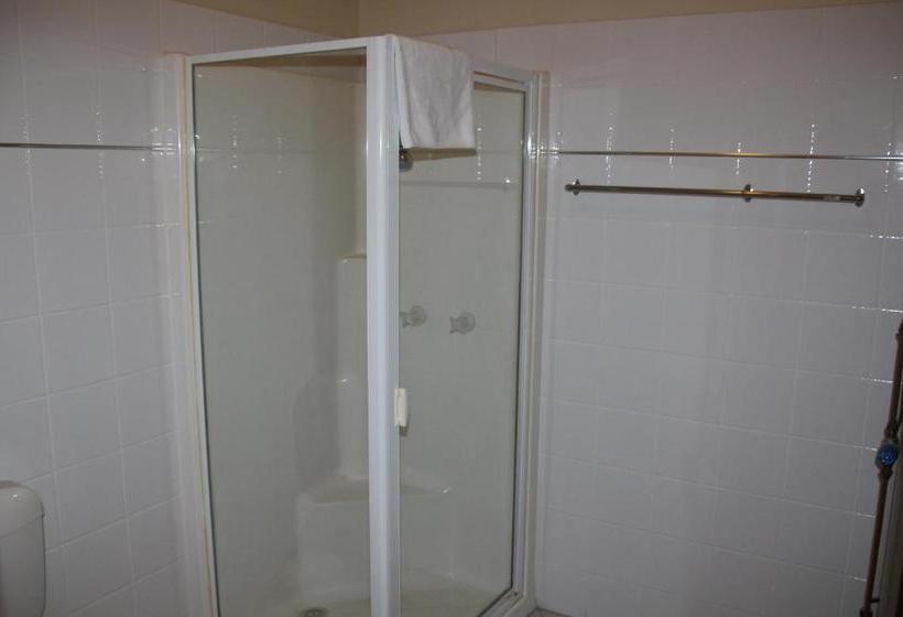 هتل Nireeda Apartments On Clare