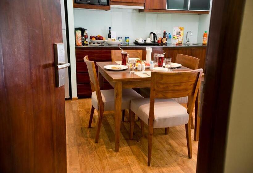 Ocean Edge Suites & Hotel Colombo