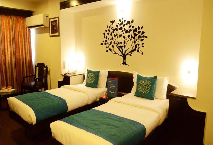 בית מלון כפרי Oyo Rooms Near Laxminarayan Theatre Swargate