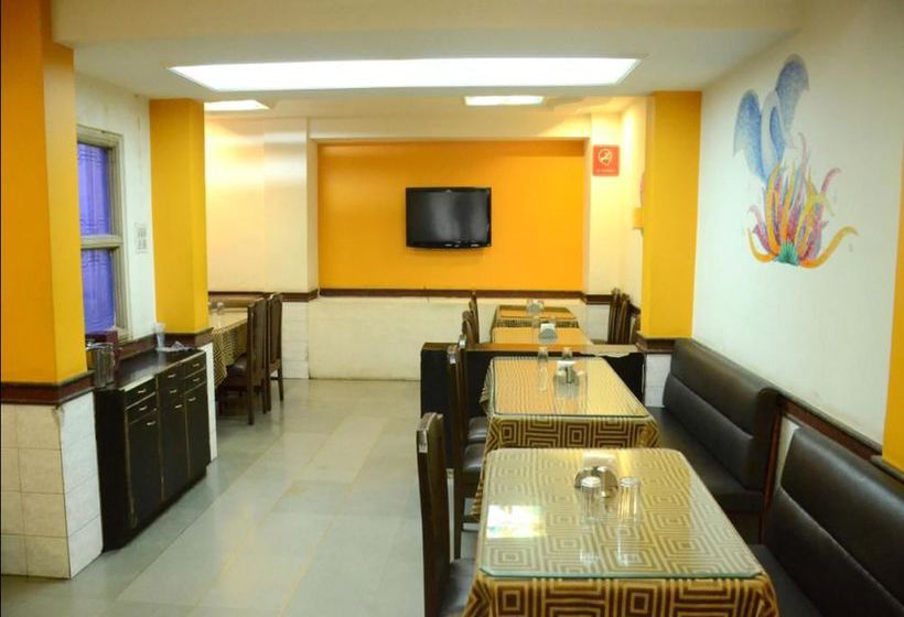 בית מלון כפרי Oyo Rooms Near Laxminarayan Theatre Swargate