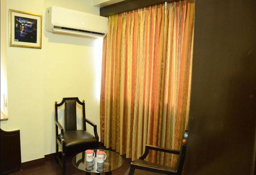 בית מלון כפרי Oyo Rooms Near Laxminarayan Theatre Swargate