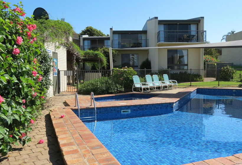 בית מלון כפרי Penguin Mews